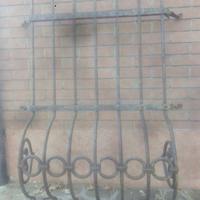 Grata antica in ferro battuto