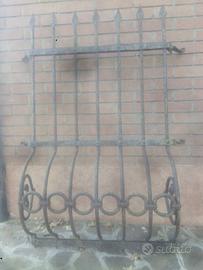 Grata antica in ferro battuto