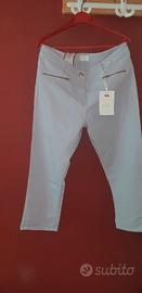 pantaloni pinocchietto viola chiaro. della carrera