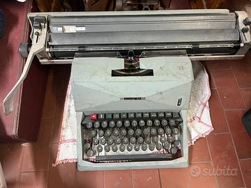 Macchina da scrivere - Olivetti 82