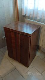 Macchina da cucire Singer con mobiletto
