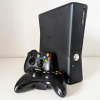 Xbox 360 Slim + cavi + 2 joystick