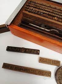 CASSETTA TIPOGRAFICA CON CARATTERI MOBILI