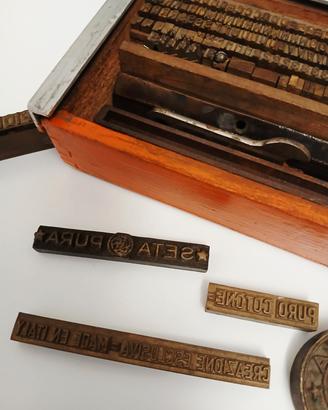 CASSETTA TIPOGRAFICA CON CARATTERI MOBILI