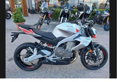 Aprilia Tuono naked 457