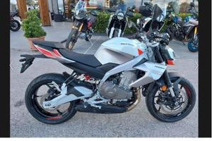 Aprilia Tuono naked 457