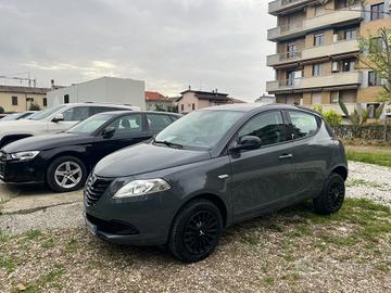 Lancia Ypsilon 0.9 TwinAir 85 CV 5 porte Metano Ec