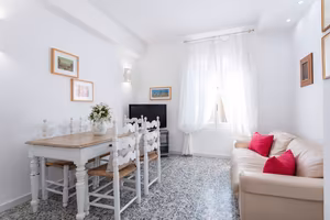 Quadrilocale con box auto nel cuore di Castello