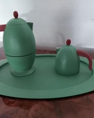 VASSOIO CON CAFFETTIERA E LATTIERA