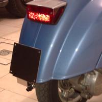 Portatarga Vespa 50 senza foratura telaio