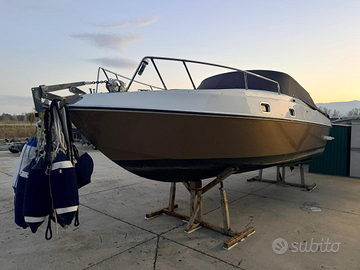 Barca semicabinata 7 metri