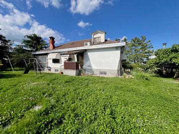 VILLA SINGOLA A MONCUCCO TORINESE