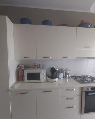Cucina componibile con elettrodomestici