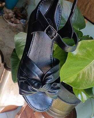Sandali in pelle con plateau Bata