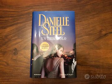 LIBRO UN TRIANGOLO DI DANIELLE STEEL