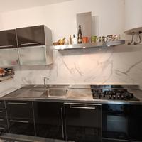 cucina Scavolini con isola e sgabelli 