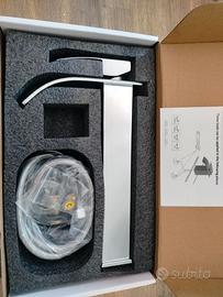 Rubinetto lavabo a cascata