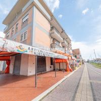 LOCALE COMMERCIALE IN ZONA TORVAIANICA
