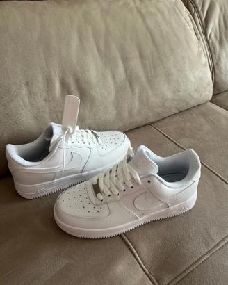 Nike Air Force 1 07 Classic Low-Top, Bianco / 36