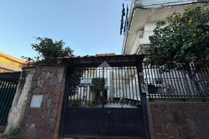 3 LOCALI A GRUMO NEVANO