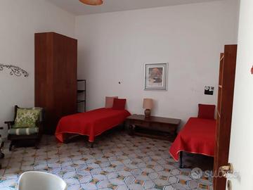 Posto letto in ampia camera doppia via Duomo Napol