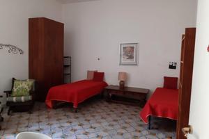 Posto letto in ampia camera doppia via Duomo Napol