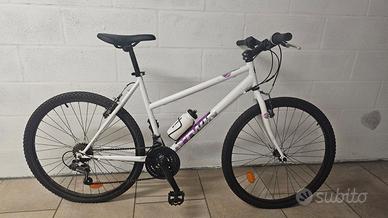 Bicicletta Mountain Bike