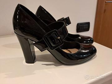 Scarpe nere in vernicie tacco alto