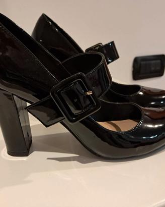 Scarpe nere in vernicie tacco alto