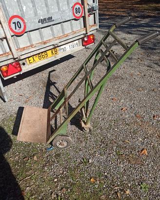 carrello in ferro porta mobili