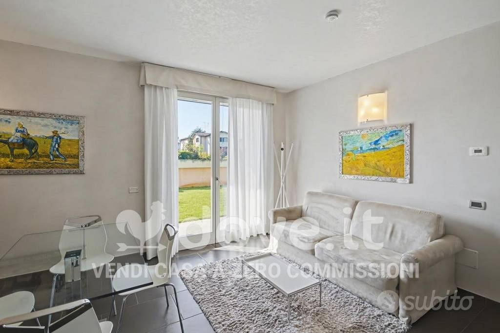 Palazzo / Stabile di 1100 m² con 2 locali a Mantov - Vista 2