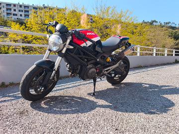 Ducati Monster 696