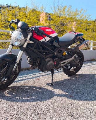 Ducati Monster 696