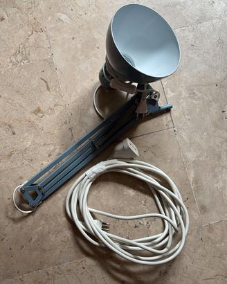 Lampada da tavolo IKEA con braccio regolabile – Ot