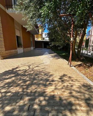 3 LOCALI A PESARO