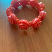 Bracciale con rose rosse colore corallo elasticizz