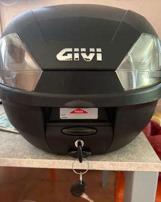 Bauletto Givi 29L + Piastra montaggio Bauletto