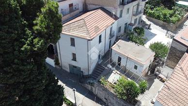 CASA INDIPENDENTE A CASTELLABATE