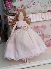 bambola di pezza fatta a mano. altezza 28 cm circa