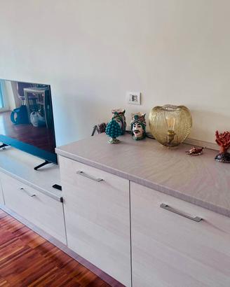 Mobole tv con frigorifero e cassettoni