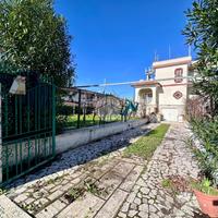 PORZIONE DI BIFAMILIARE A ANZIO