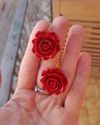 Superlativi orecchini vintage a rosa in resina