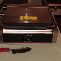 Piastra professionale in ghisa rigata Horecatech