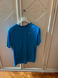 T-shirt tennis uomo marca Nike