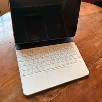 Apple Ipad air  13 M3+ magic Keyboard nuova