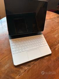 Apple Ipad air  13 M3+ magic Keyboard nuova