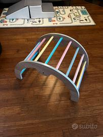 Arco Montessori in legno dondolo e scalata