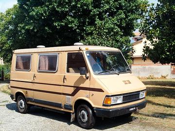 FIAT 242 Camper 