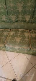 divano e poltrone stile antico 