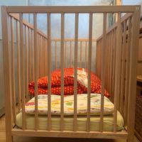 lettino bimbo compreso materasso.